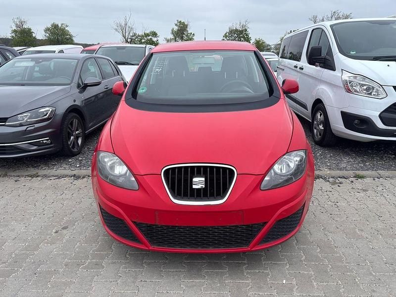 Second-hand Seat Altea 105 CP (77 kW) 2010 Roșu Monovolum