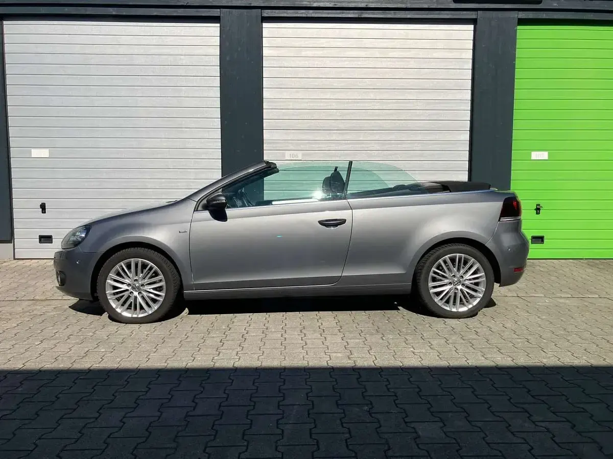 Gebraucht VW Golf Cabriolet Cup 105 PS (77 kW) 2014 United grey metallic Cabrio