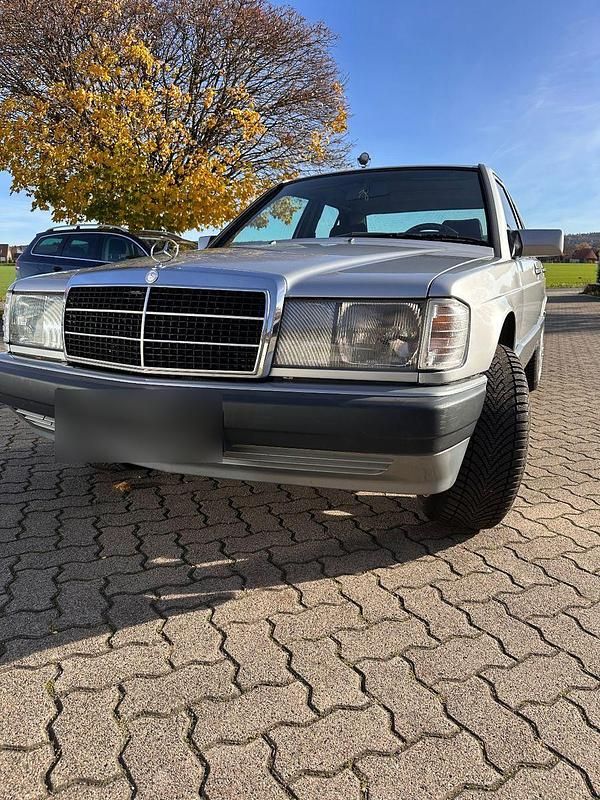 Gebraucht Mercedes 190 122 PS (89 kW) 1991 Silber Limousine