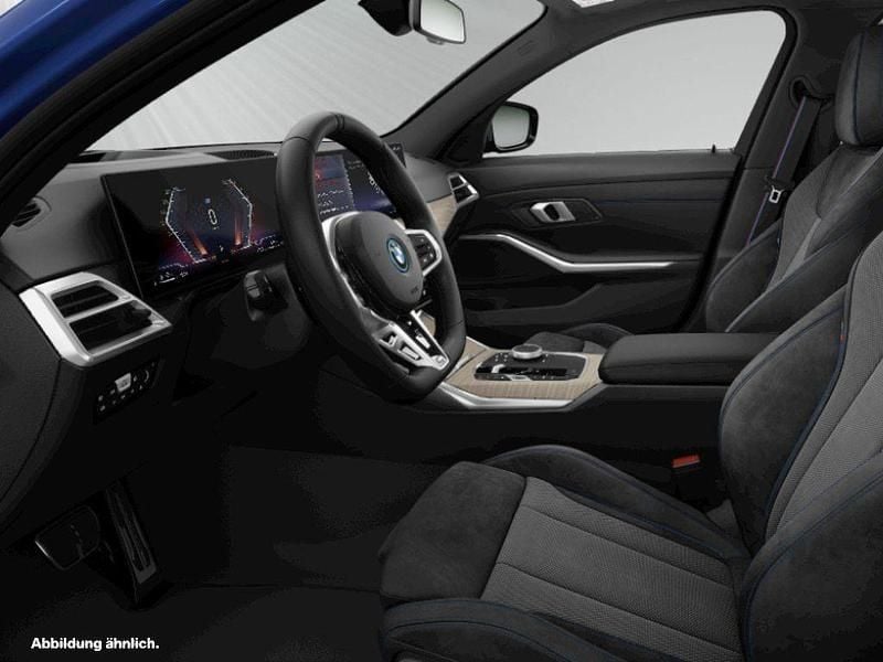 Gebraucht BMW 330e M Sport 292 PS (214 kW) 2025 Portimao blau metallic Kombi