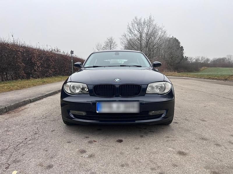 Blau Gebraucht 2007 BMW 118 Kleinwagen | 4.499 € (Fairer Preis) - Bild 1/4