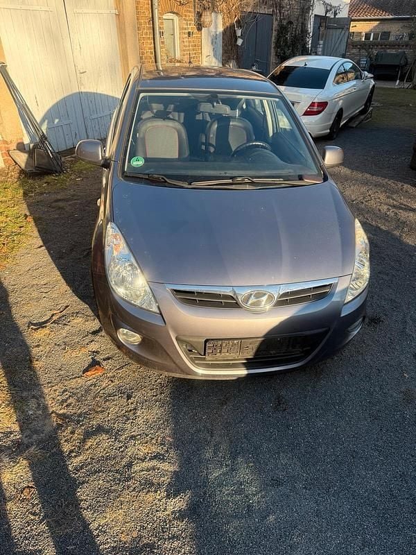 Gebraucht Hyundai i20 100 PS (73 kW) 2009 Grau Kleinwagen