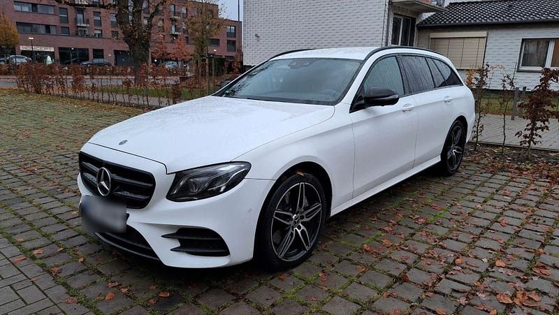 Weiß Gebraucht 2018 Mercedes E350 AMG Kombi | 25.300 € (Guter Preis) - Bild 1/4