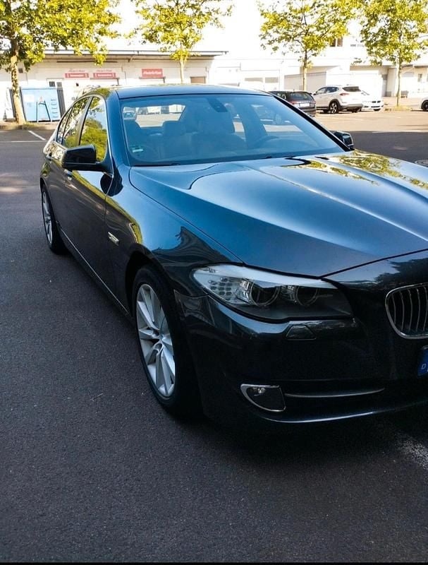Gebraucht BMW 523 204 PS (150 kW) 2010 Grau Limousine