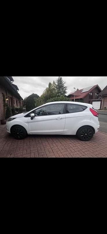 Weiß Gebraucht 2012 Ford Fiesta Trend Kleinwagen | 3.200 € (Fairer Preis) - Bild 1/4