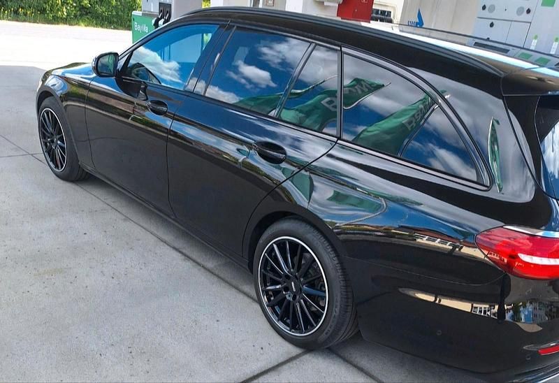 Gebraucht Mercedes E300 Night 244 PS (179 kW) 2020 Schwarz Kombi