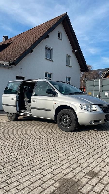 Gebraucht Chrysler Voyager 149 PS (109 kW) 2005 Silber Van / Kleinbus