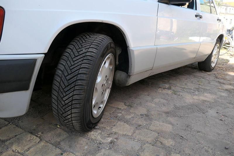 Gebraucht Mercedes 190 118 PS (86 kW) 1990 Limousine