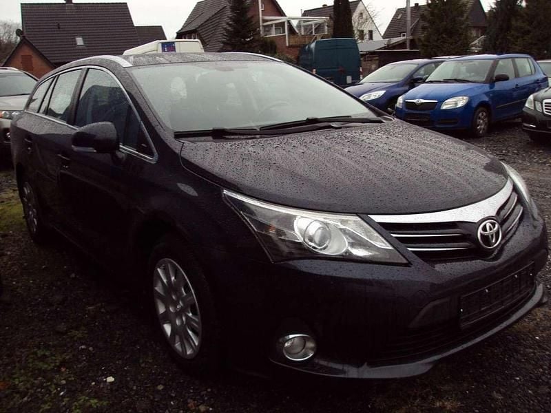 Gebraucht Toyota Avensis Life 147 PS (108 kW) 2012 Titaniumblau mica metallic Kombi
