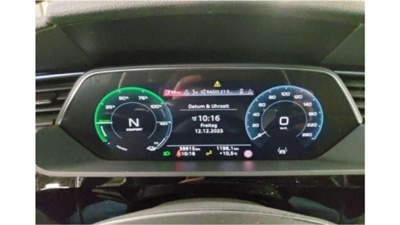 Gebraucht Audi e-tron Ambiente 369 kW (503 PS) 2022 Daytonagrau perleffekt SUV