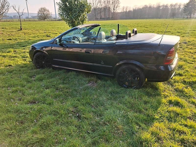 Gebraucht Opel Astra Cabriolet 125 PS (91 kW) 2001 Schwarz Cabrio