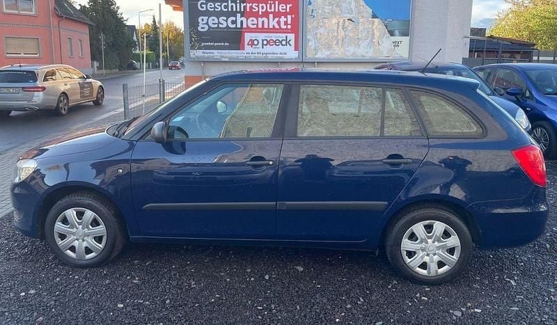 Second-hand Skoda Fabia 86 CP (63 kW) 2012 Albastru Berlinǎ