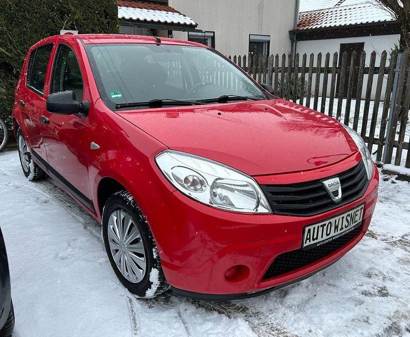 Rot Gebraucht 2009 Dacia Sandero Ambiance Limousine | 2.500 € (Teuer) - Bild 1/4