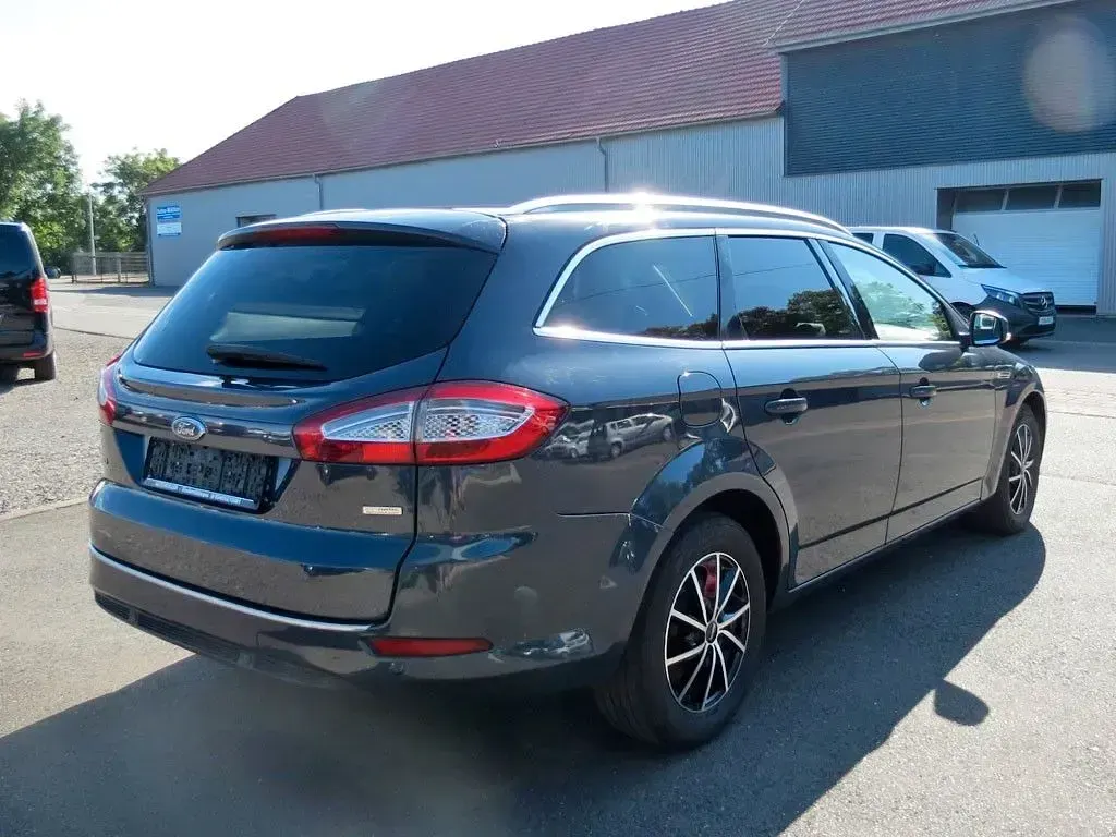 Gebraucht Ford Mondeo Titanium 160 PS (117 kW) 2013 Grau Limousine