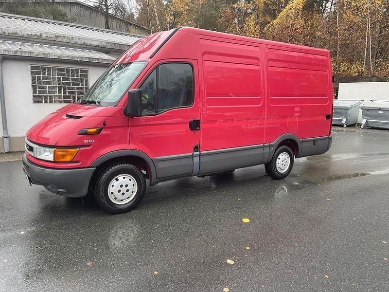 Gebraucht Iveco Daily 106 PS (77 kW) 2002 Rot Van / Kleinbus