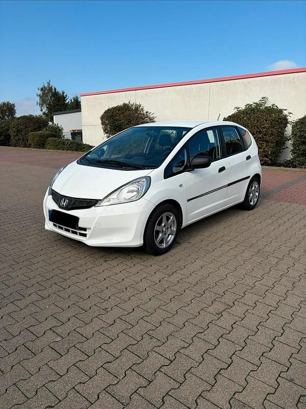 Weiß Gebraucht 2012 Honda Jazz Kleinwagen | 5.299 € (Etwas zu teuer) - Bild 1/4