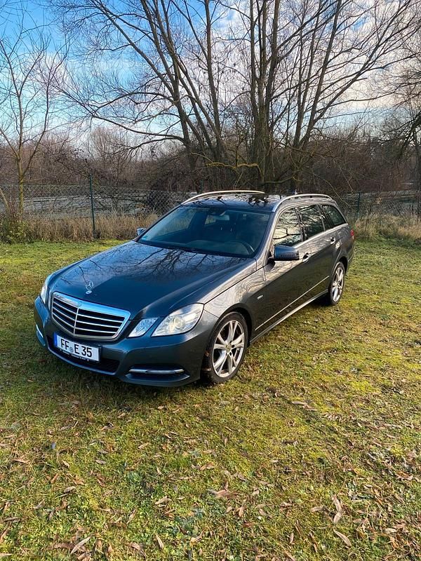Grau Gebraucht 2011 Mercedes E350 Kombi | 10.500 € (Etwas zu teuer) - Bild 1/4