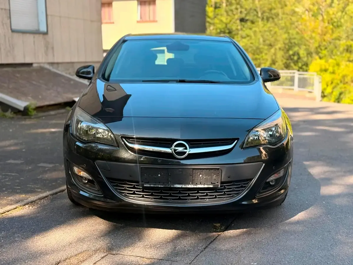 Gebraucht Opel Astra Energy 120 PS (88 kW) 2014 Schwarz Limousine