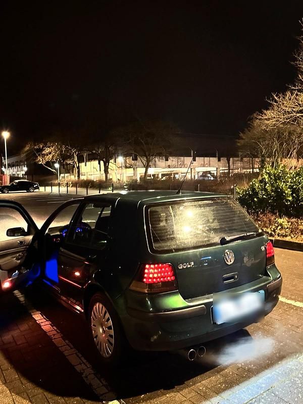 Grün Gebraucht 2000 VW Golf IV Kleinwagen | 4.799 € (Teuer) - Bild 1/4