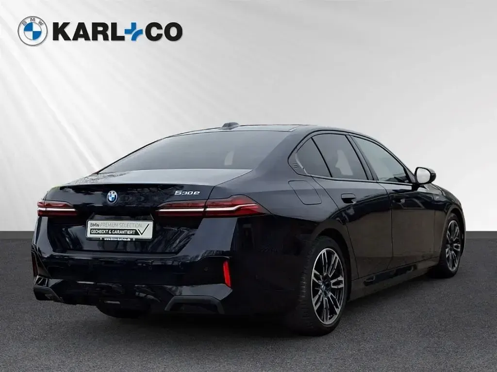 Gebraucht BMW 530e M Sport 299 PS (219 kW) 2024 Schwarz Limousine