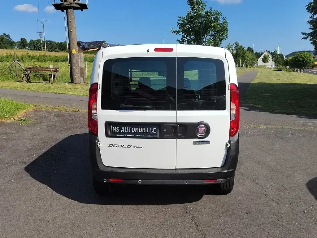 Gebraucht Fiat Doblò 95 PS (69 kW) 2018 Weiß Van / Kleinbus