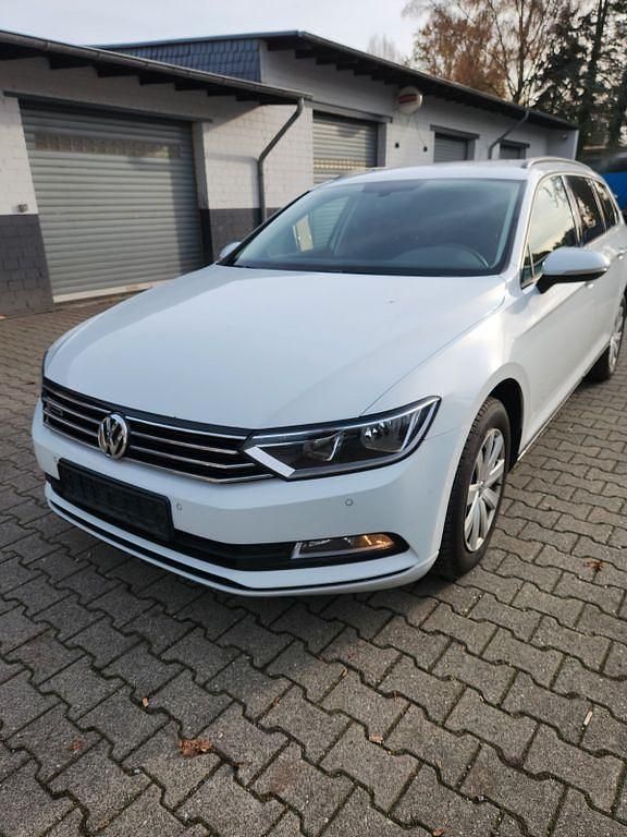 Weiß Gebraucht 2018 VW Passat Kombi | 11.500 € (Superpreis) - Bild 1/4