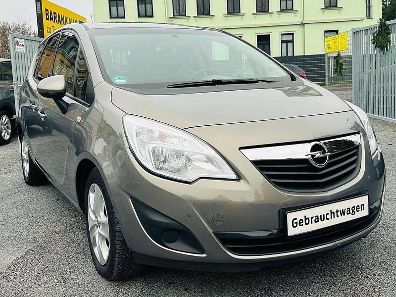 Gebraucht Opel Meriva Edition 120 PS (88 kW) 2010 Muskatgrau/muskat braun(m2) Van / Kleinbus