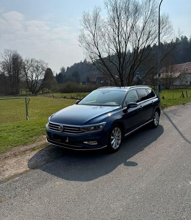 Gebraucht VW Passat Elegance 150 PS (110 kW) 2019 Blau Kombi