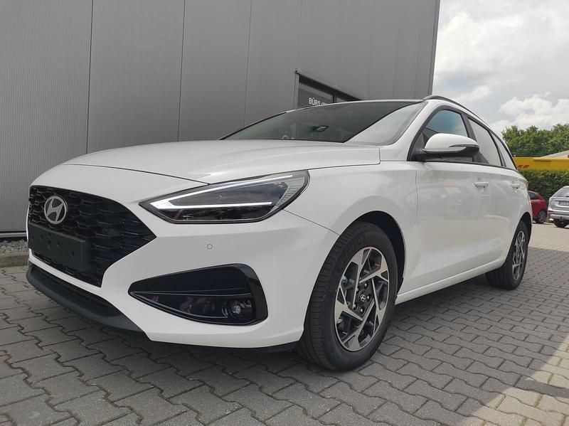 Weiß Neu 2025 Hyundai i30 Kombi | 25.579 € (Guter Preis) - Bild 1/4