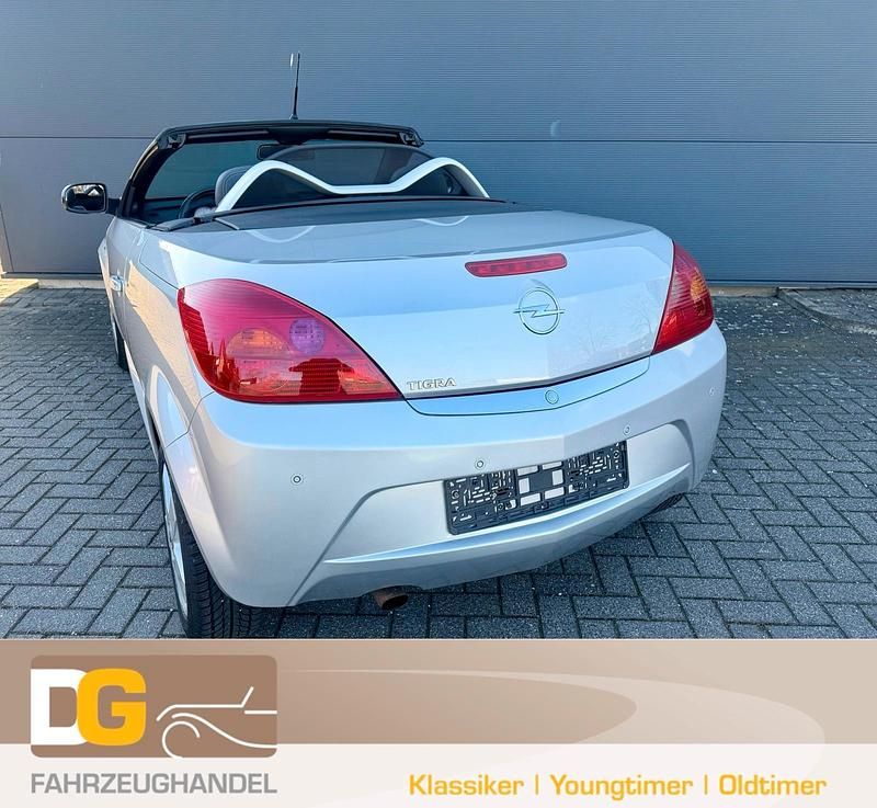 Gebraucht Opel Tigra Edition 90 PS (66 kW) 2008 Silber Cabrio