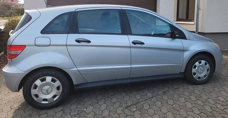 Gebraucht Mercedes B150 95 PS (69 kW) 2006 Silber Van / Kleinbus