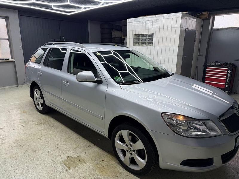 Gebraucht Skoda Octavia Ambition 140 PS (102 kW) 2013 Silber Kombi