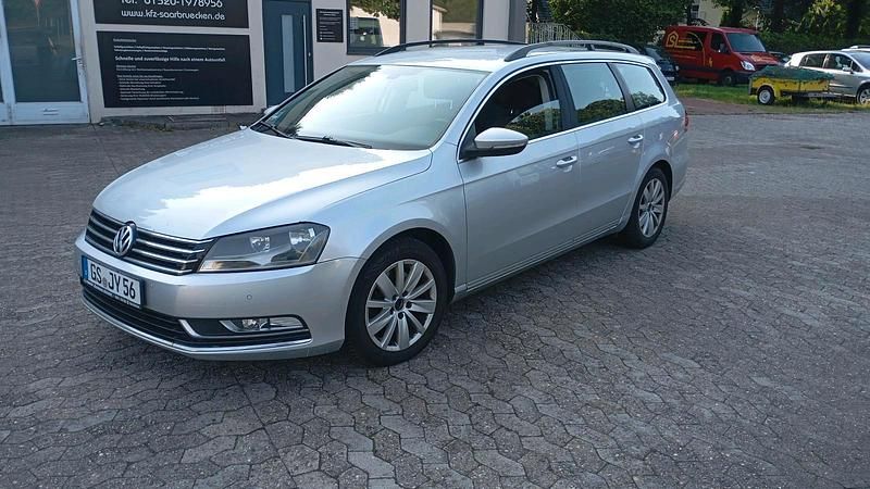 Silber Gebraucht 2012 VW Passat Kombi | 4.750 € (Guter Preis) - Bild 1/4