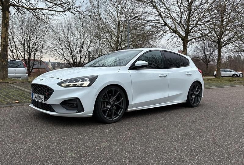 Gebraucht Ford Focus ST 280 PS (205 kW) 2019 Weiß Limousine