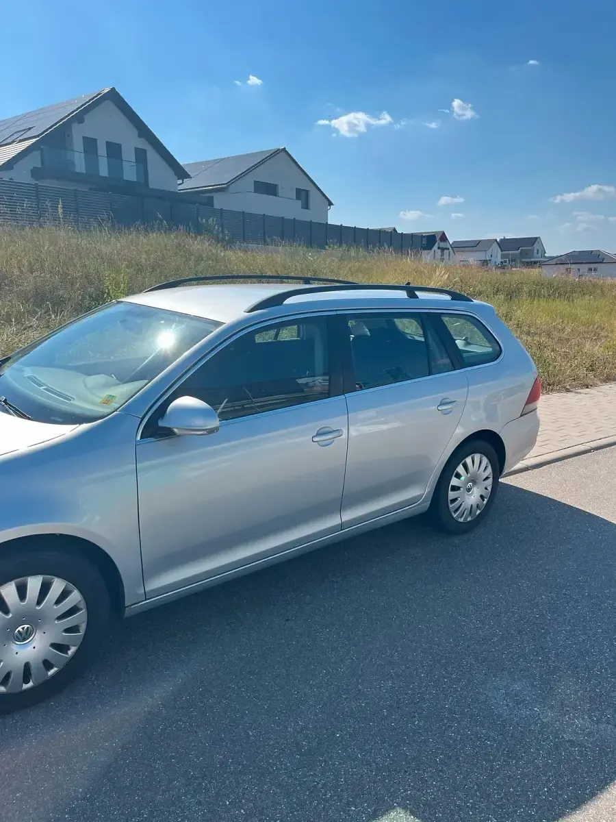 Gebraucht VW Golf VI 105 PS (77 kW) 2011 Silber Kleinwagen