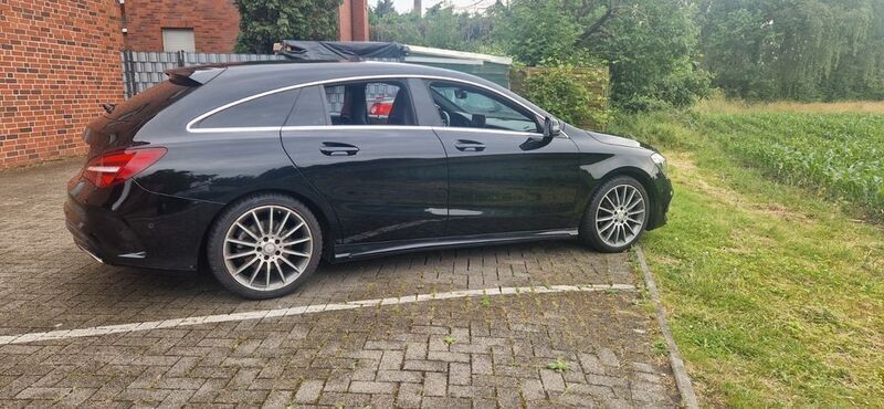Schwarz Gebraucht 2016 Mercedes CLA200 Shooting Brake AMG line Kombi | 14.899 € (Guter Preis) - Bild 1/4