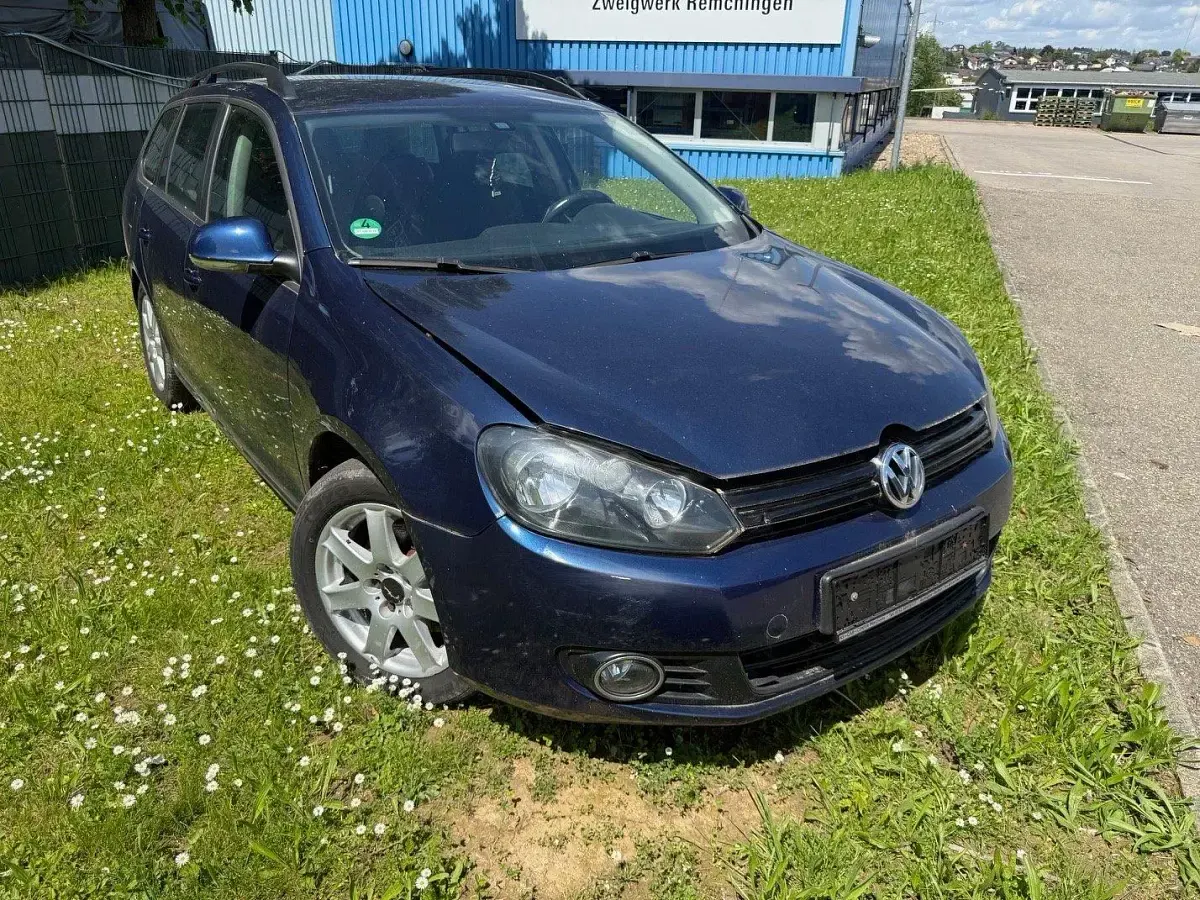 Second-hand VW Golf VII Trendline 105 CP (77 kW) 2012 Albastru Break