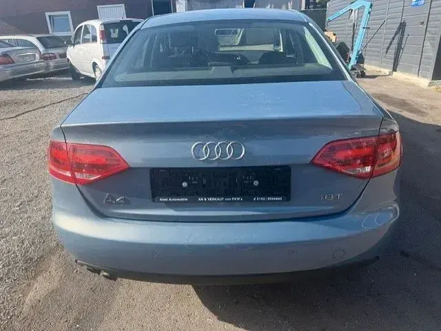 Gebraucht Audi A4 Attraction 120 PS (88 kW) 2009 Sphärenblau metallic (metallic) Limousine