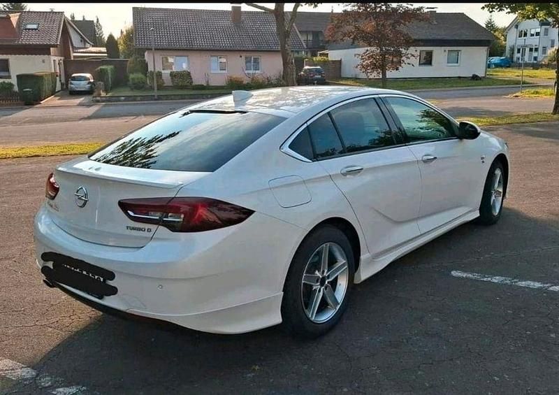 Gebraucht Opel Insignia Edition 170 PS (125 kW) 2017 Weiß Limousine