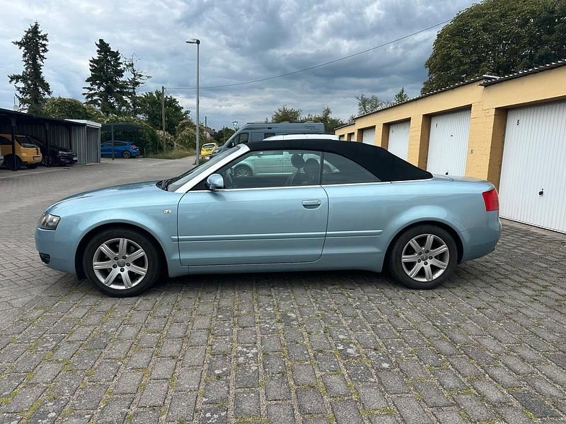 Blau Gebraucht 2004 Audi A4 Cabriolet Cabrio | 5.990 € (Teuer) - Bild 1/4