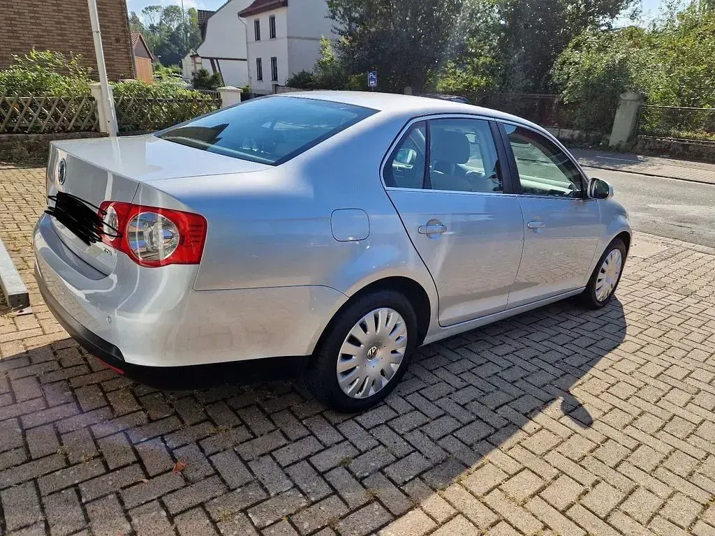 Gebraucht VW Jetta 105 PS (77 kW) 2006 Silber Limousine