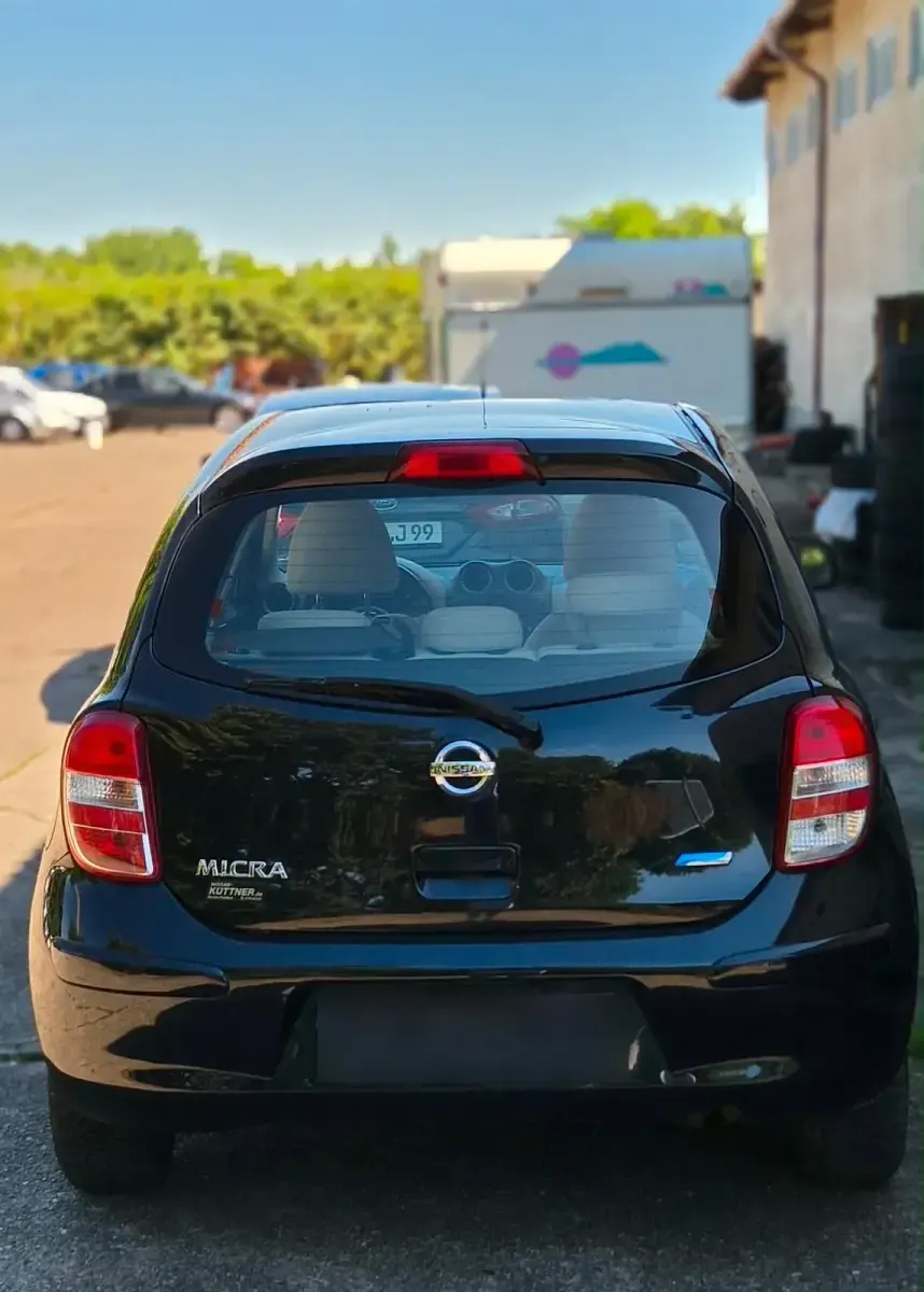 Gebraucht Nissan Micra 80 PS (58 kW) 2011 Schwarz Kleinwagen