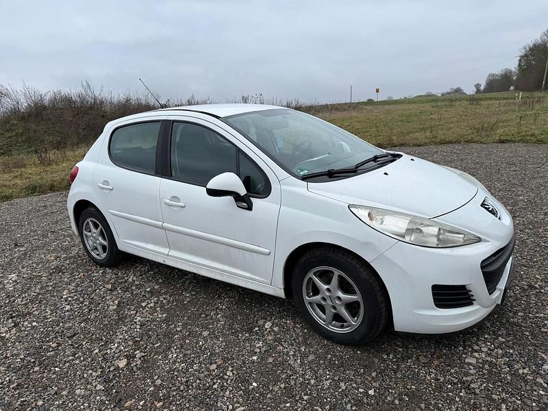 Gebraucht Peugeot 207 95 PS (69 kW) 2009 Weiß Kleinwagen
