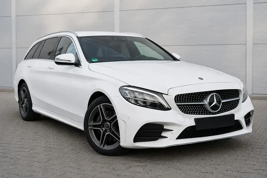 Gebraucht Mercedes C220 AMG line 194 PS (142 kW) 2019 Weiß Limousine