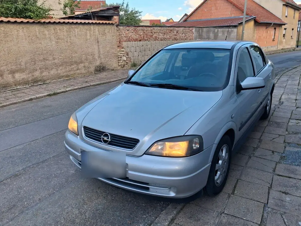 Gebraucht Opel Astra 84 PS (61 kW) 2003 Silber Limousine