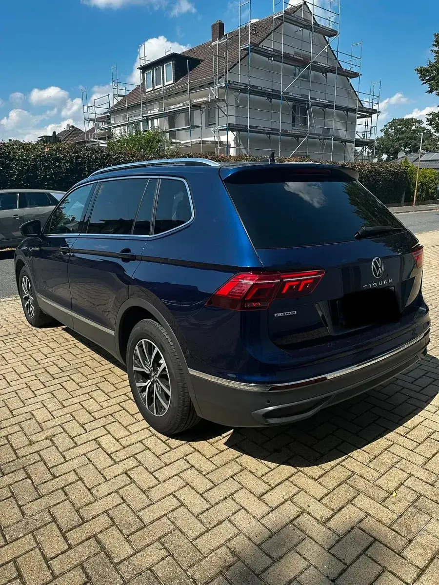 Gebraucht VW Tiguan Allspace IQ Drive 150 PS (110 kW) 2022 Blau SUV