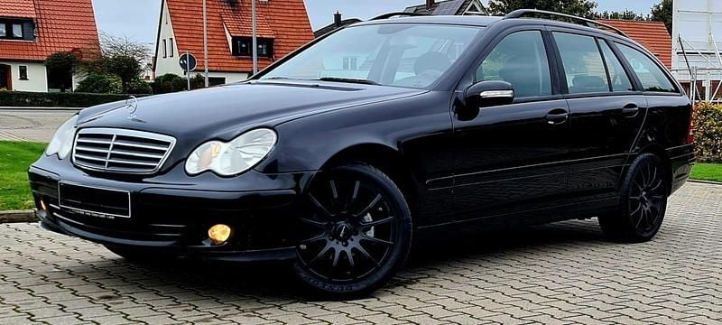 Schwarz Gebraucht 2007 Mercedes 220 Avantgarde Kombi | 4.300 € (Superpreis) - Bild 1/4