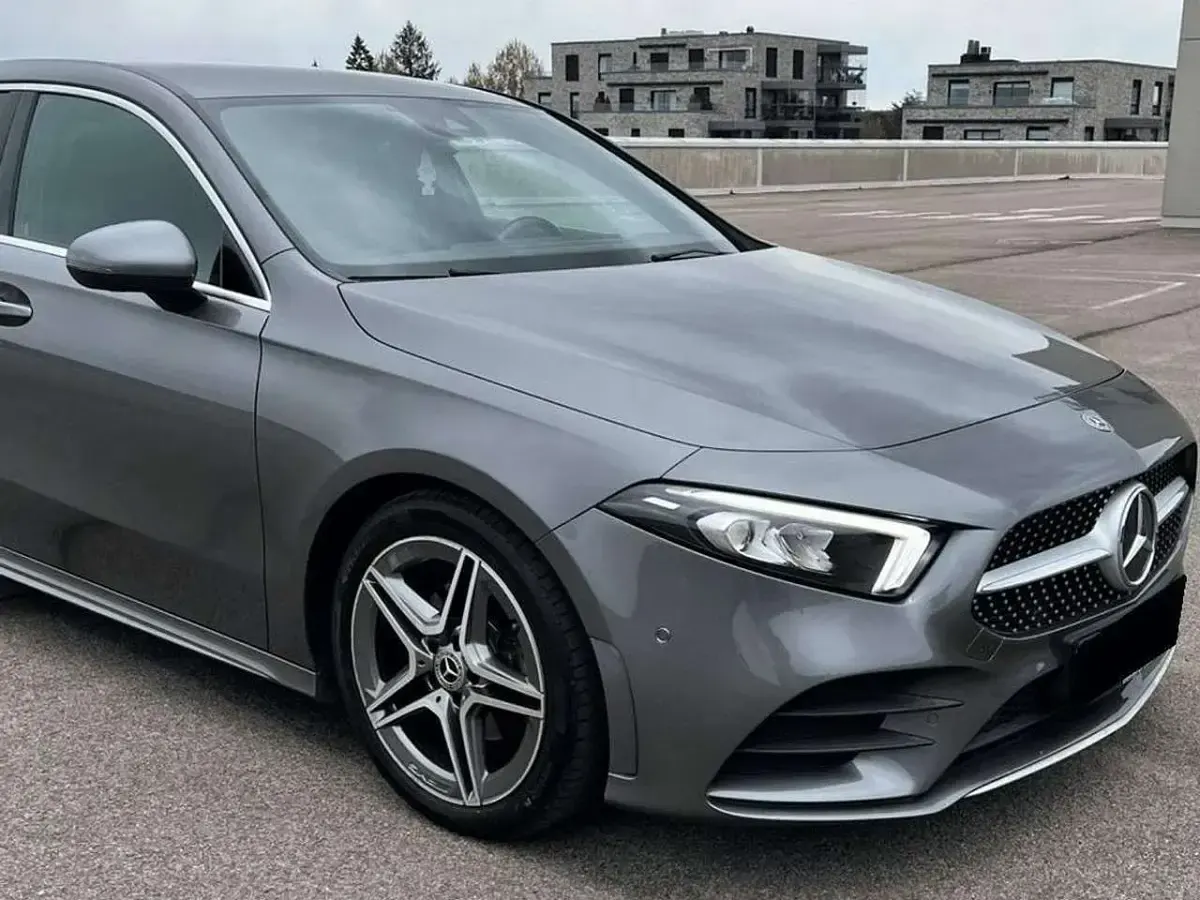 Gebraucht Mercedes A180 AMG line 136 PS (100 kW) 2019 Grau Limousine