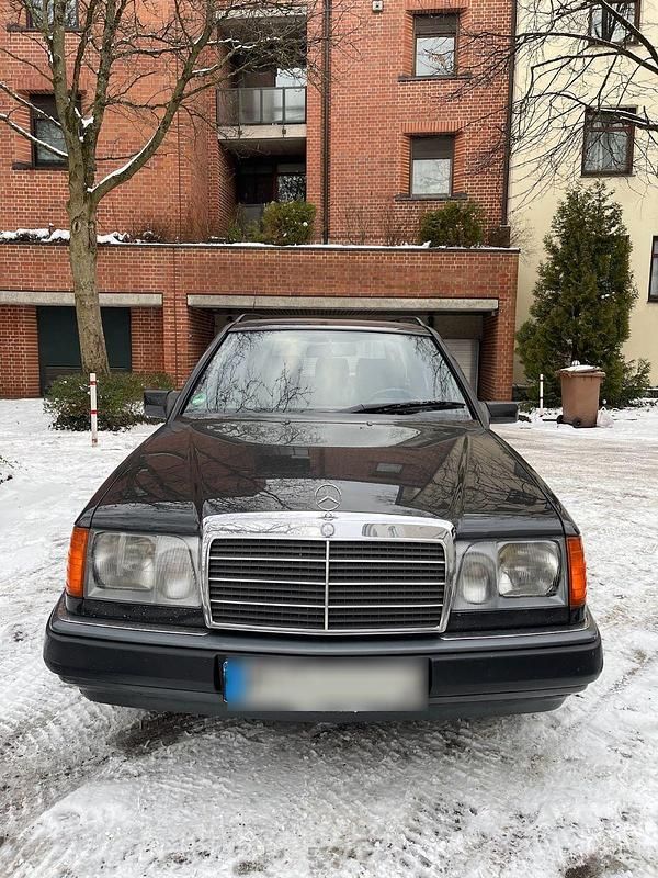 Gebraucht Mercedes 220 150 PS (110 kW) 1993 Schwarz Kombi