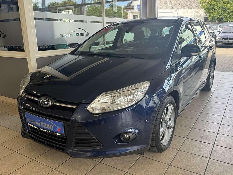 Gebraucht Ford Focus Trend 125 PS (91 kW) 2013 Blau Kombi